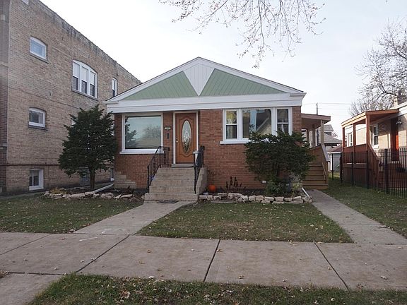 3rd image of 1652 N Leclaire Ave
