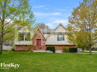 1004 SE Dover Dr, Lees Summit, MO 64081