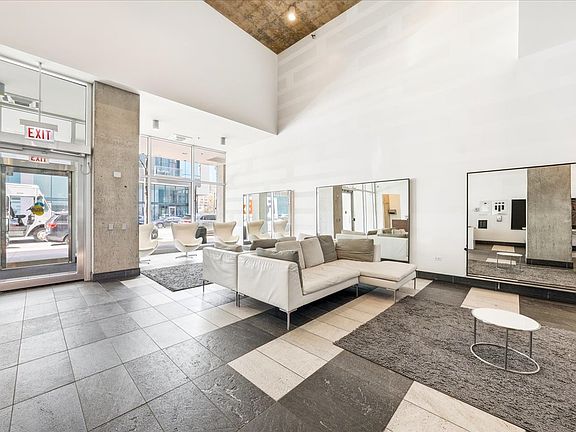 4th image of 611 S Wells St APT 1110