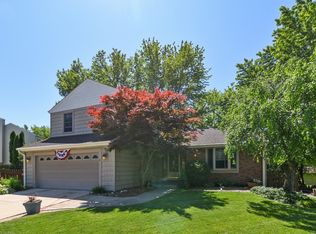 14 Manchester Ct, Streamwood, IL