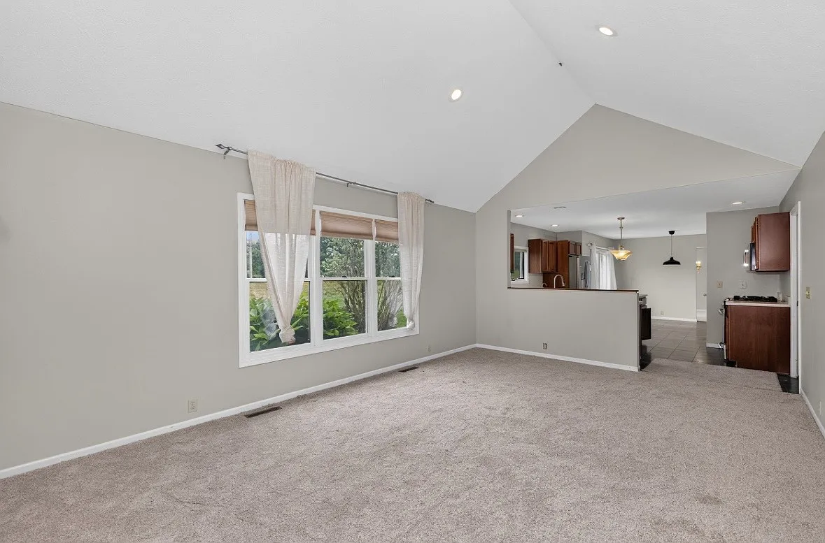 4 bed, 2341 sqft, $3,500 — Photo 4