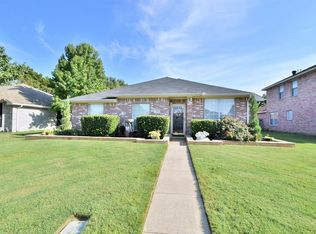 444 Maplegrove Dr, Cedar Hill, TX 75104