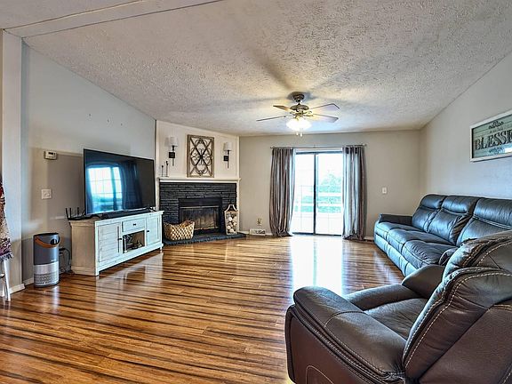 5th image of 929 Fisher Rd