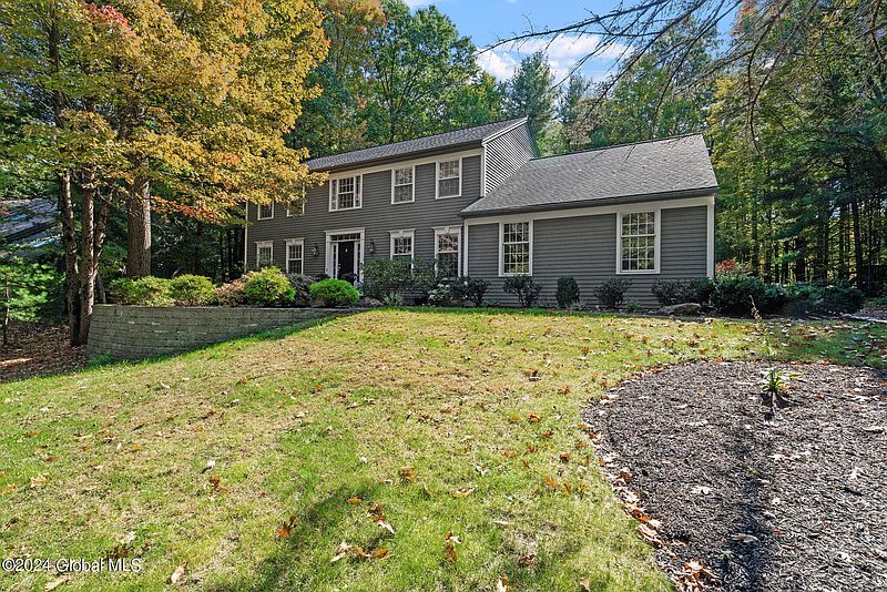 3rd image of 10 Wildwood Court