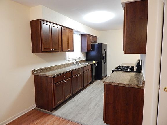 3rd image of 418 W Navaho Ave