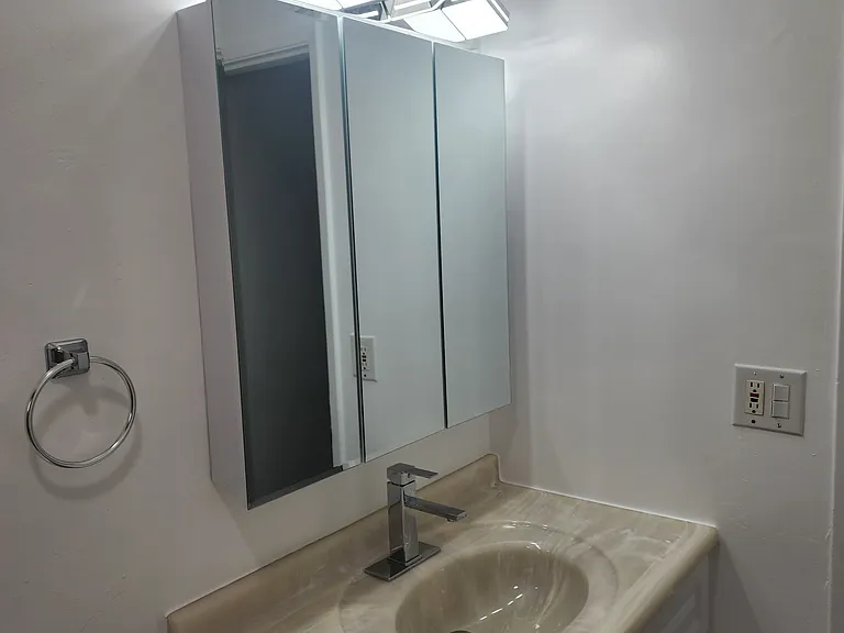 263 E Vermont Ave — Photo 14