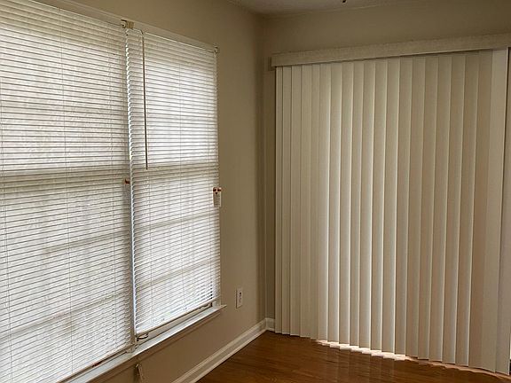 3rd image of 2515 Vineyard Way SE