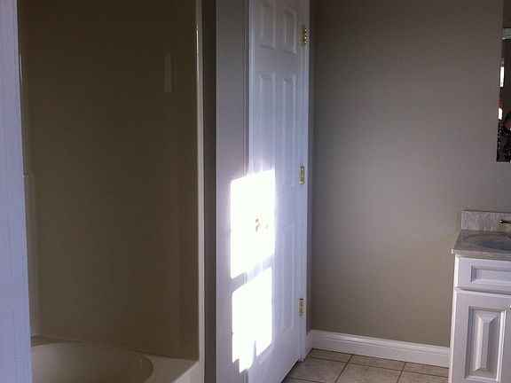3rd image of 75 Hight Ln