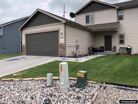 2nd image of 1261 Meadow Ln