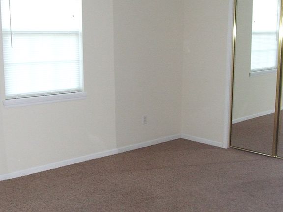 4th image of 1005 NE Whispering Winds Cir Unit 78