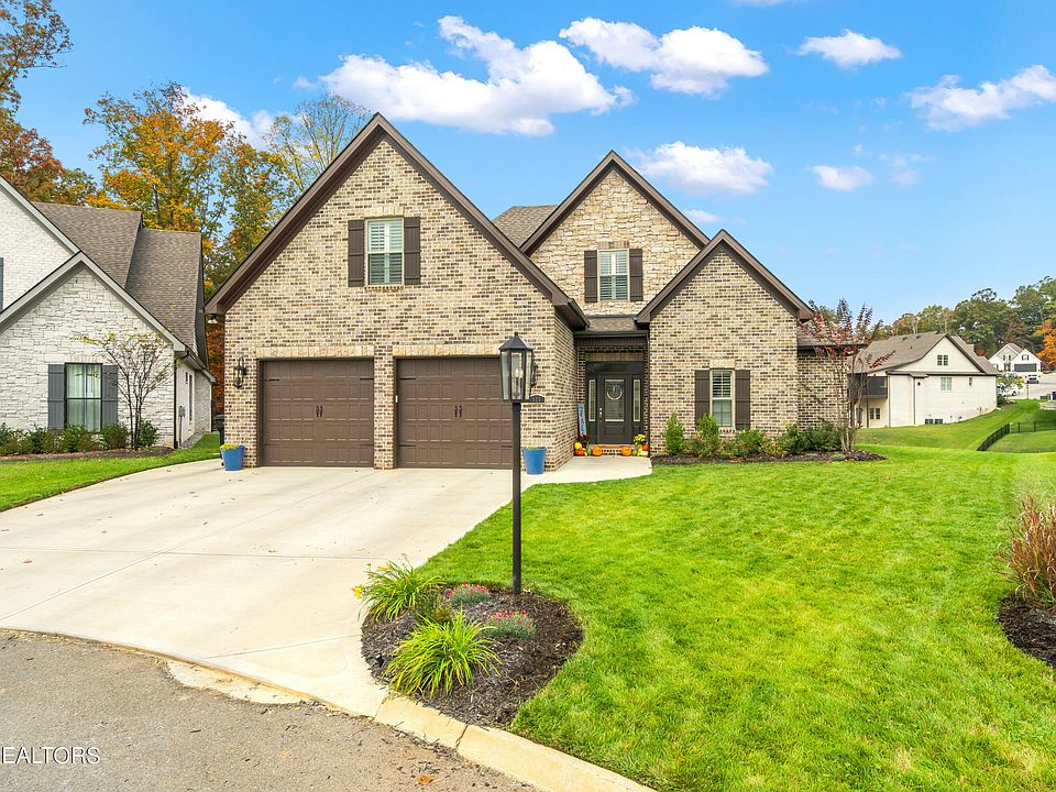 1st image of 925 Valley Glen Blvd