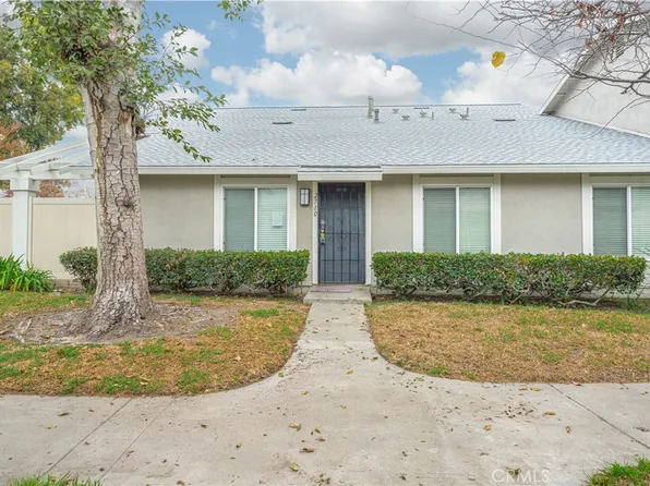 2710 W Meadowwood, Santa Ana, CA 92704