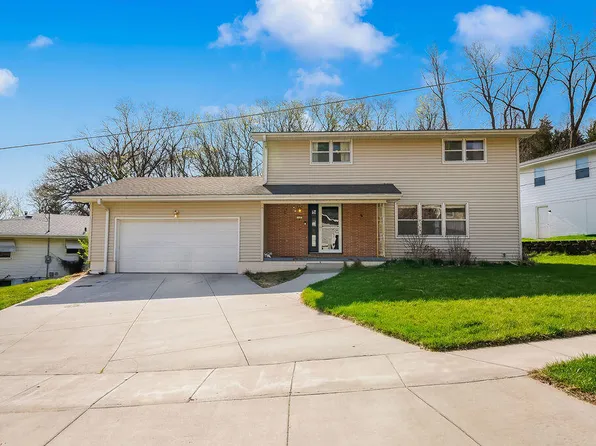 137 Zenith Dr, Council Bluffs, IA 51503