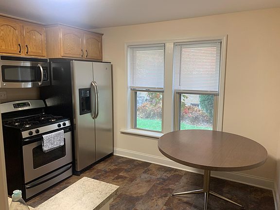 3rd image of 831 Bowditch Ave #2