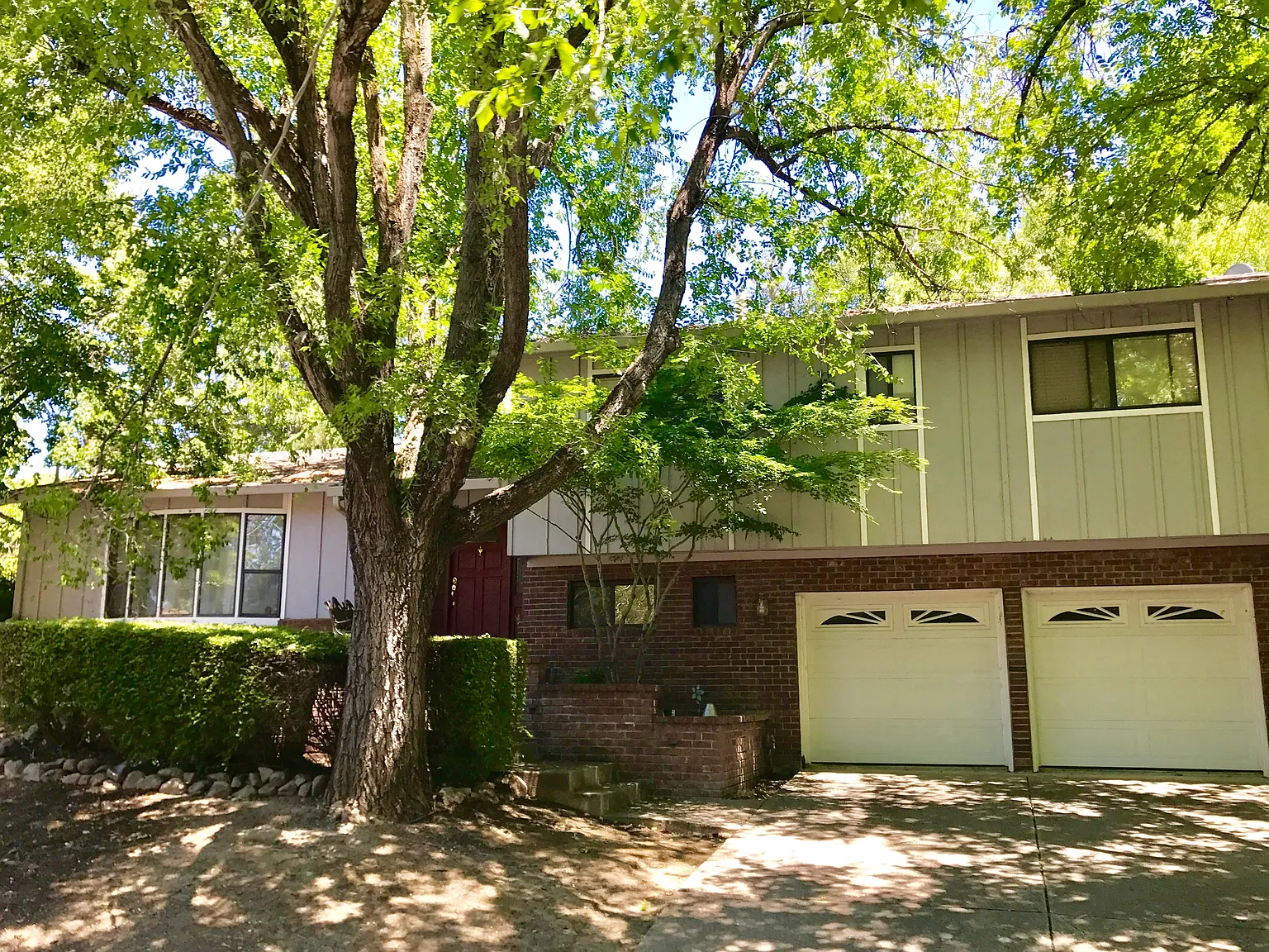 657 Christine Dr photo 1