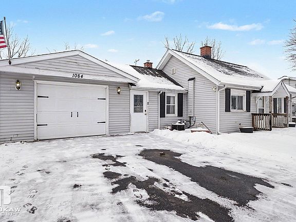 3rd image of 1084 Midland Rd