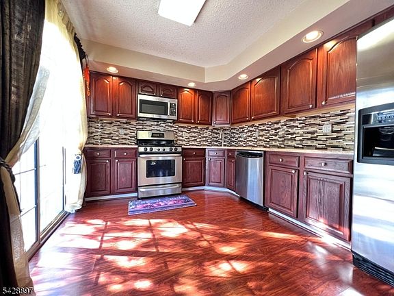 4th image of 4001 Riddle Ct