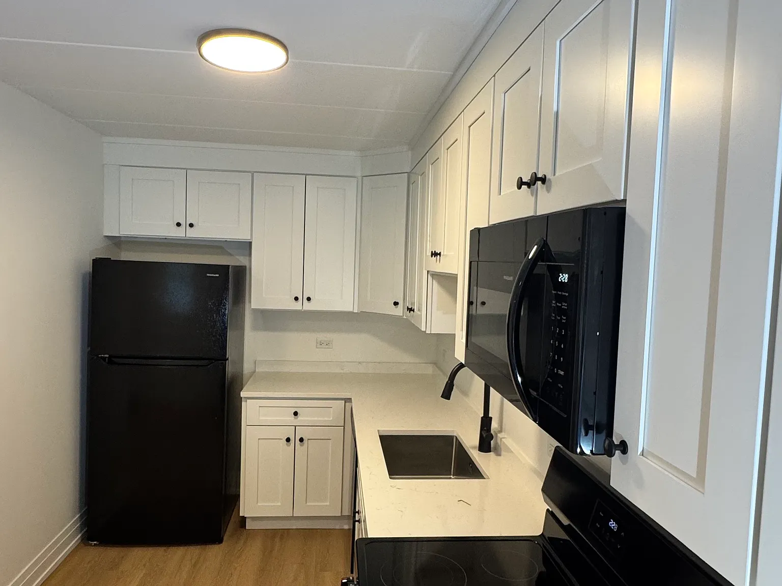 2 bed, 875 sqft, $2,525 — Photo 3
