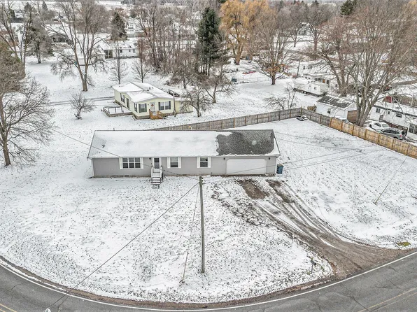 820 Emory St, Howard City, MI 49329