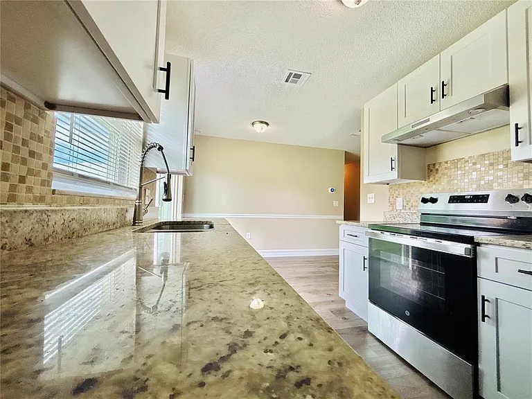 504 Blackbird Ln — Photo 28