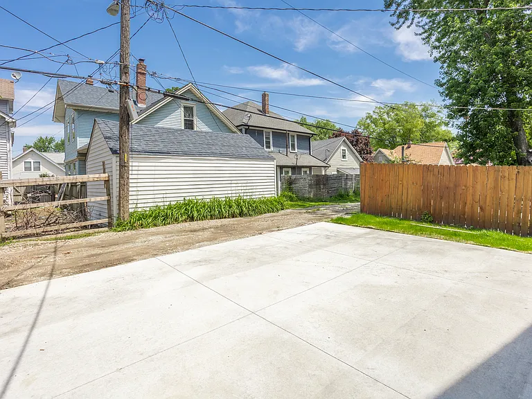 726 Parkway Ave — Photo 5