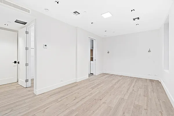 Rented by Compass | media 41