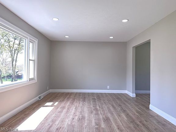 3rd image of 4800 Woodbury Hills Dr