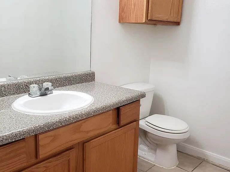 Sunset Grove Apartments — Photo 20