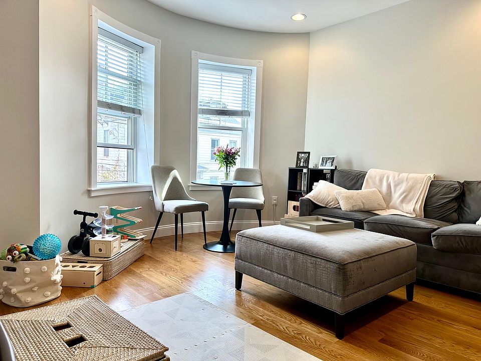 54 Kent St APT 2A, Brookline, MA 02445 | Zillow