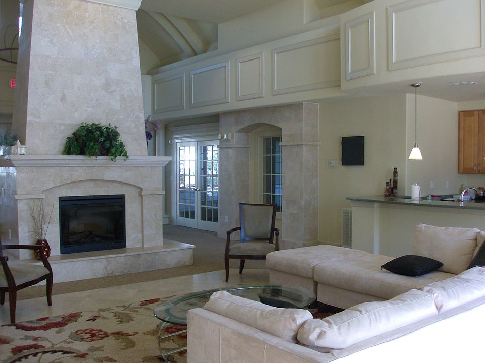 2nd image of 8290 Gate Pkwy W Unit 125