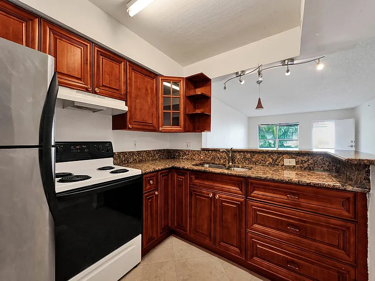 4025 N Federal Hwy #B311 — Photo 7