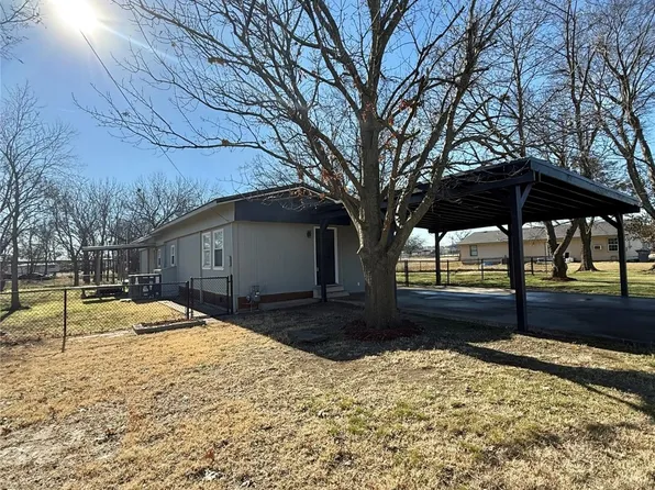 1210 NE 8th St, Wagoner, OK 74467