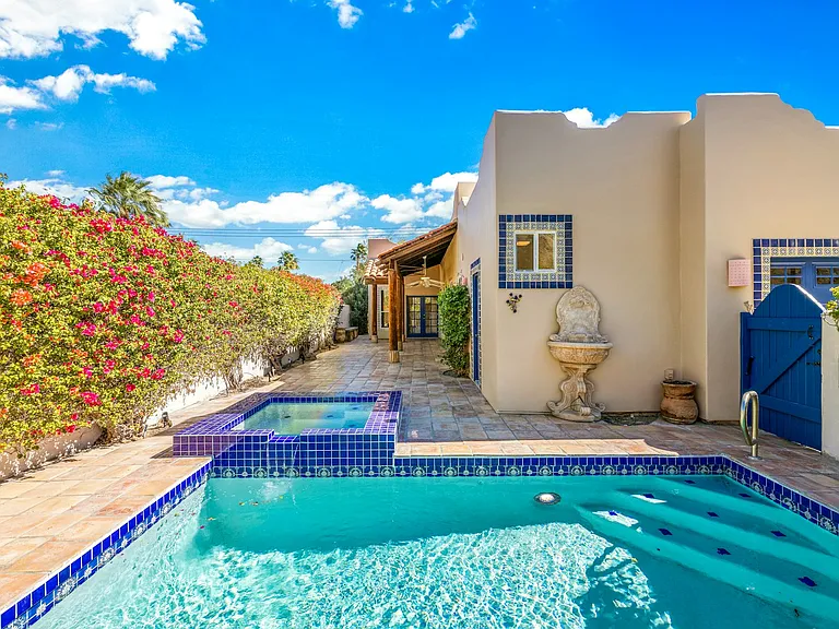 53180 Avenue Madero — Photo 35