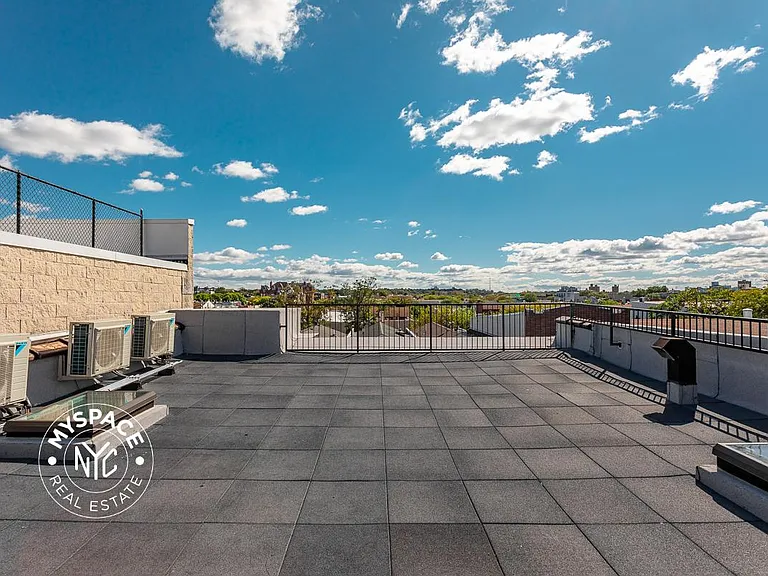 1337 Gates Ave #3C — Photo 9