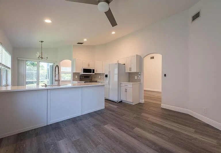 10651 Buttonwood Lake Dr — Photo 7