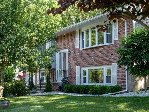 37 Lantern Ln, Sharon, MA 02067
