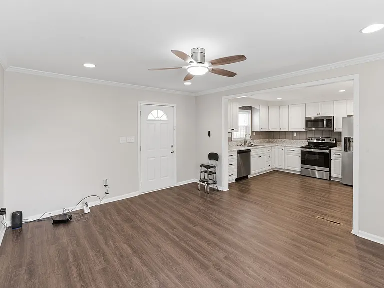 4000 Fieldcrest Rd — Photo 3