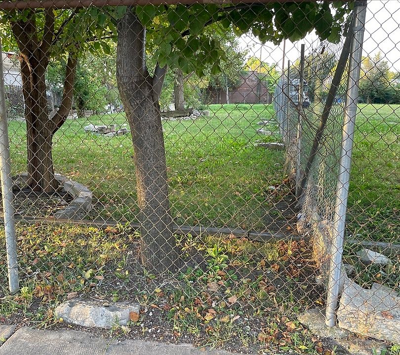 2nd image of 2425 W Roosevelt Rd