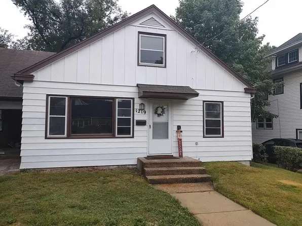 1219 Garrison Ave, Rockford, IL 61103