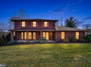 3745 Starview Dr, York, PA 17402