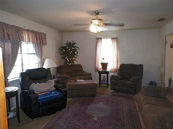 4th image of 1046 Patricia Dr