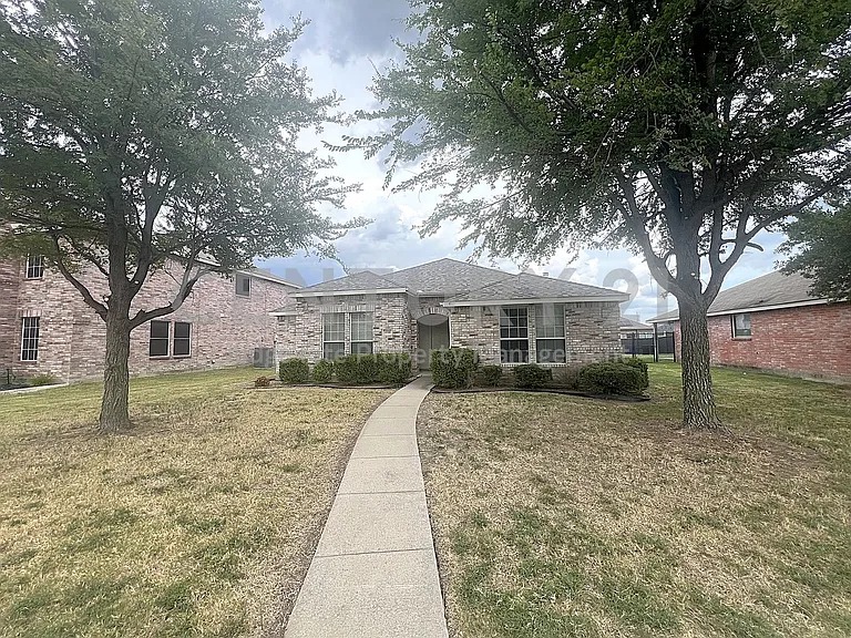 1616 Logan Dr — Photo 1