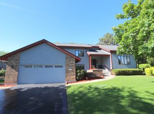 992 Greta Ave, Woodstock, IL 60098