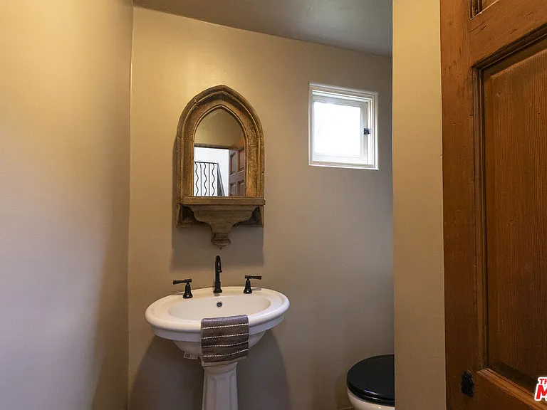 1407 N Beverly Dr — Photo 47