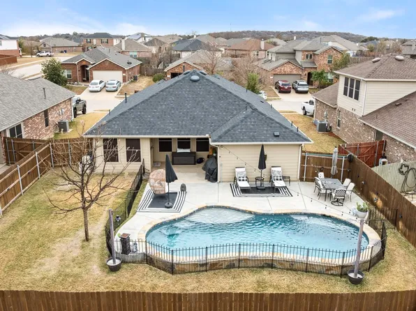 335 Coral Vine Ln, Burleson, TX 76028