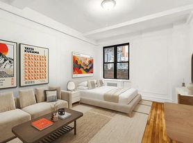 208 W 23rd St