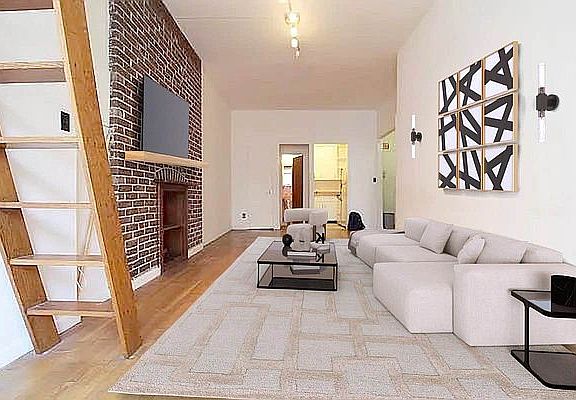 3rd image of 222 W 72nd St Penthouse A