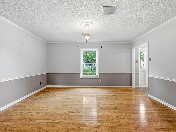 4th image of 2305 Valencia Blvd