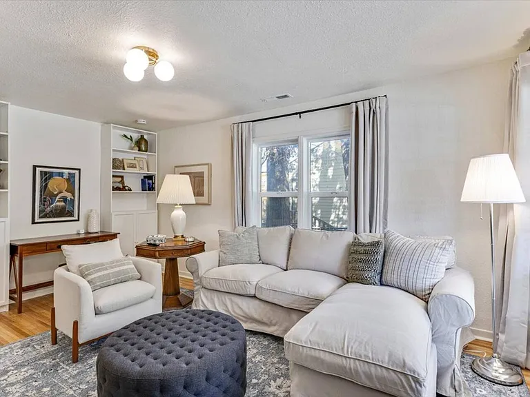 447 N 800 E — Photo 2
