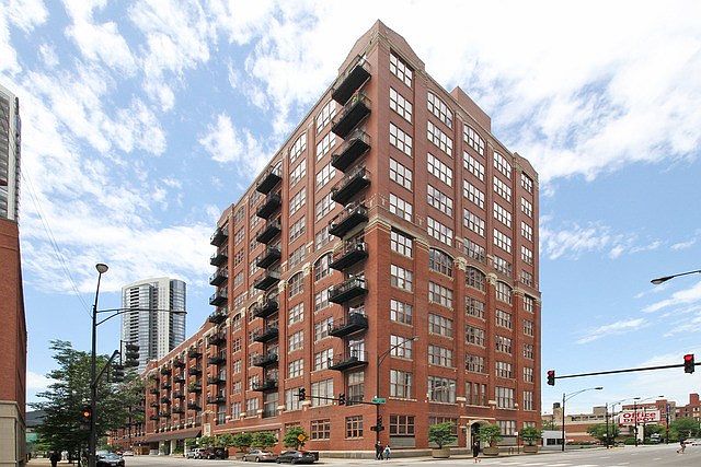1st image of 360 W Illinois St APT 508